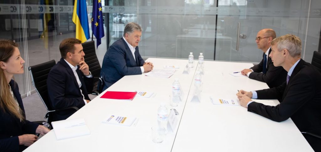 Петро Порошенко зустрівся з місією МВФ в Україні