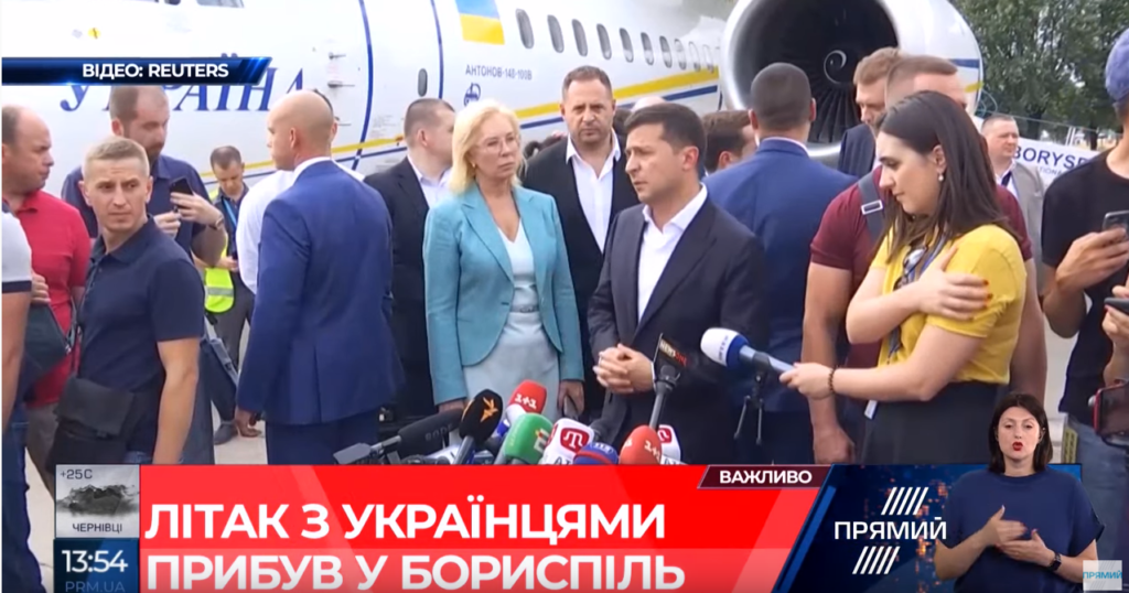 Розведення військ на Донбасі буде відбуватись в два етапи – Зеленський про “Мінський процес”