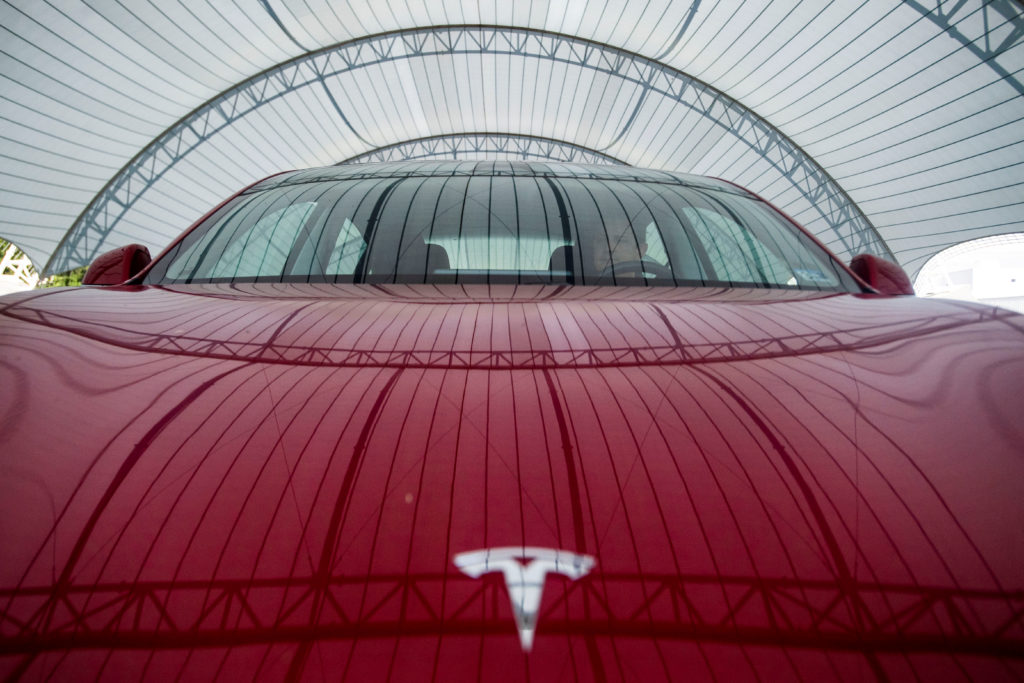 Слідом за Xiaomi та Ikea: компанія Tesla тимчасово закриває завод в Шанхаї