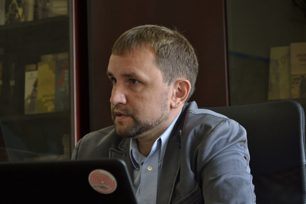 Держава має з повагою ставитись до інших мов, але плекати і оберігати українську – В’ятрович