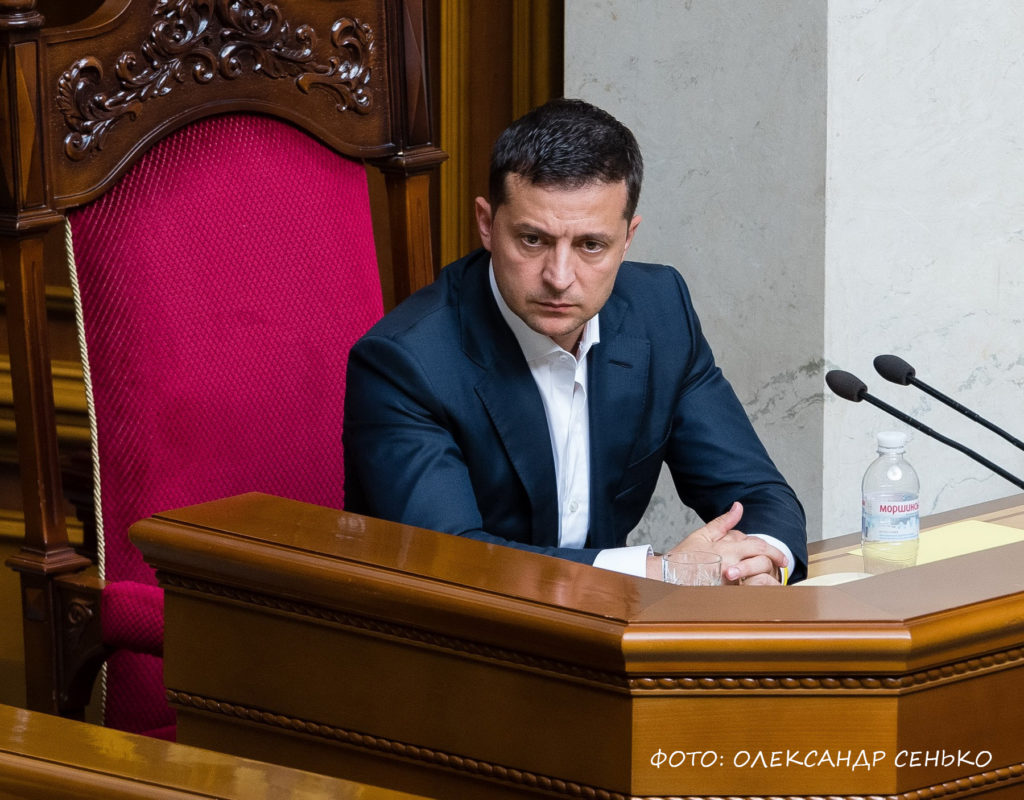 Зеленський звинуватив Кабмін Гончарука у “хаосі з платіжками” за газ