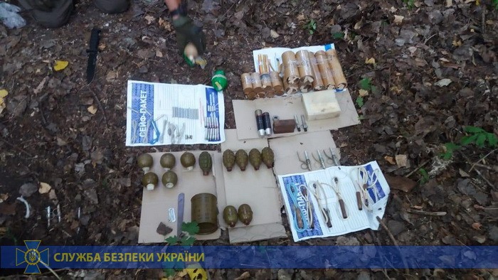 На Сумщині готували теракт: СБУ виявила масштабний схрон гранат і боєприпасів