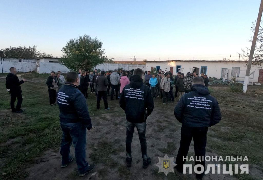 Полицейские задержали преступников, которые продали в трудовое рабство более 30 человек