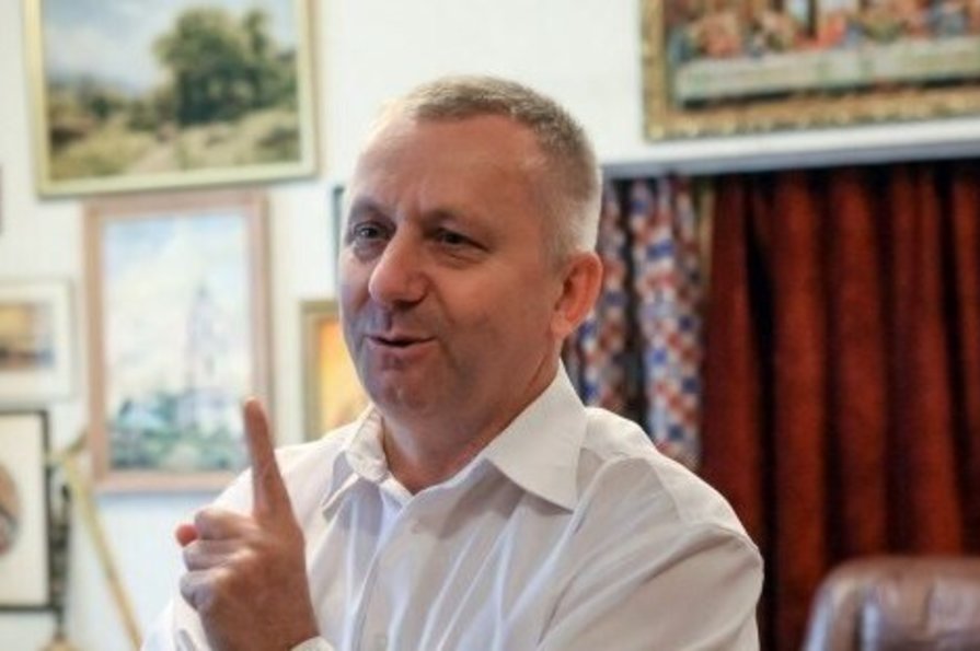 Директор хору імені Верьовки готовий звільнитися через скандал з “95 кварталом”