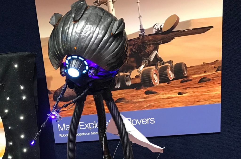 Кот-тыква и другие технологии: как NASA празднует Хэллоуин