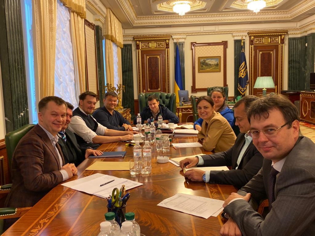 Зеленський доручив зекономити на чиновниках у 2020 році