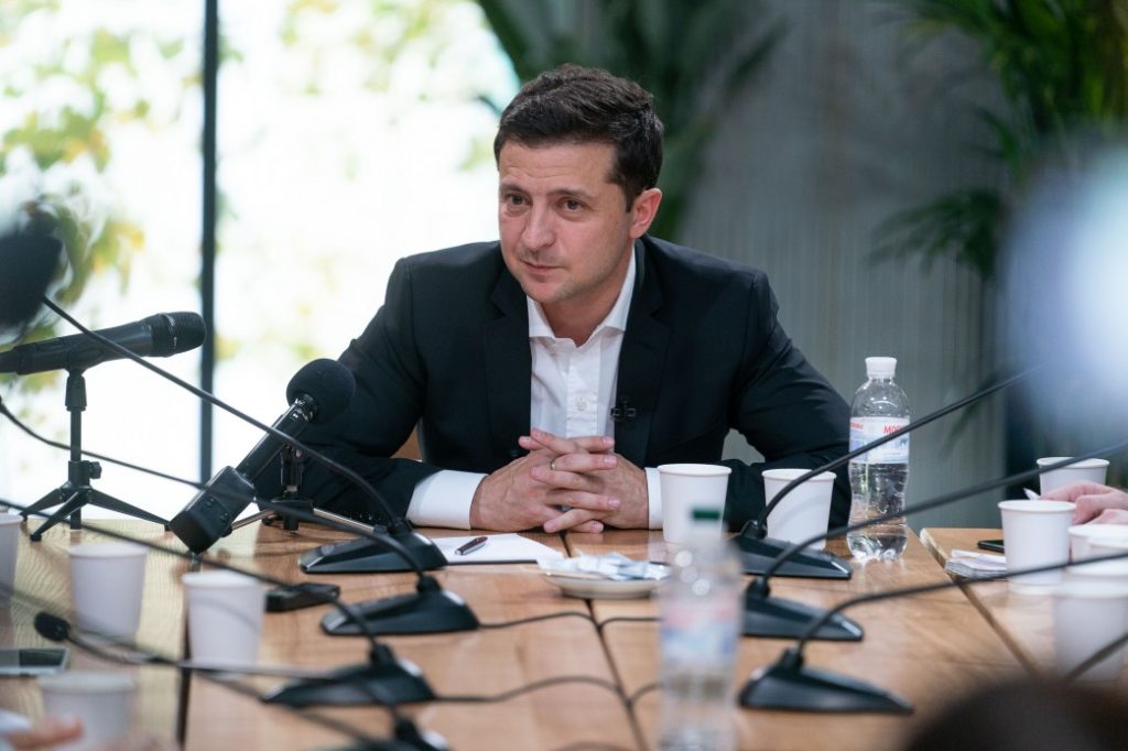 Поки Зеленський відмовчується, ситуація для нього погіршується – Березовець про скандал з “Кварталом 95”