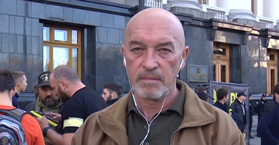Під Офіс президента принесли 134 цеглини: активісти  протестують проти відведення військ на Донбасі