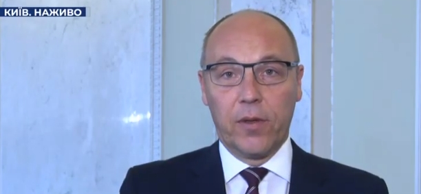 Зеленський пішов за сценарієм Путіна, демонізуючи українську армію та добровольців – Парубій