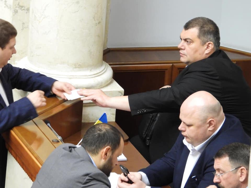 Чорти хабарництвом займаються: нардеп “Юзік” роздавав колегам у Раді квитки на “Квартал 95”