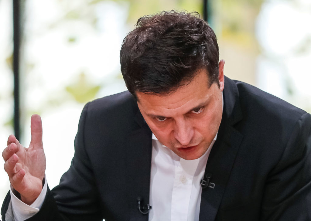 Зеленський доручив терміново організувати зважування фур на дорогах: в уряді пообіцяли впоратись до кінця року