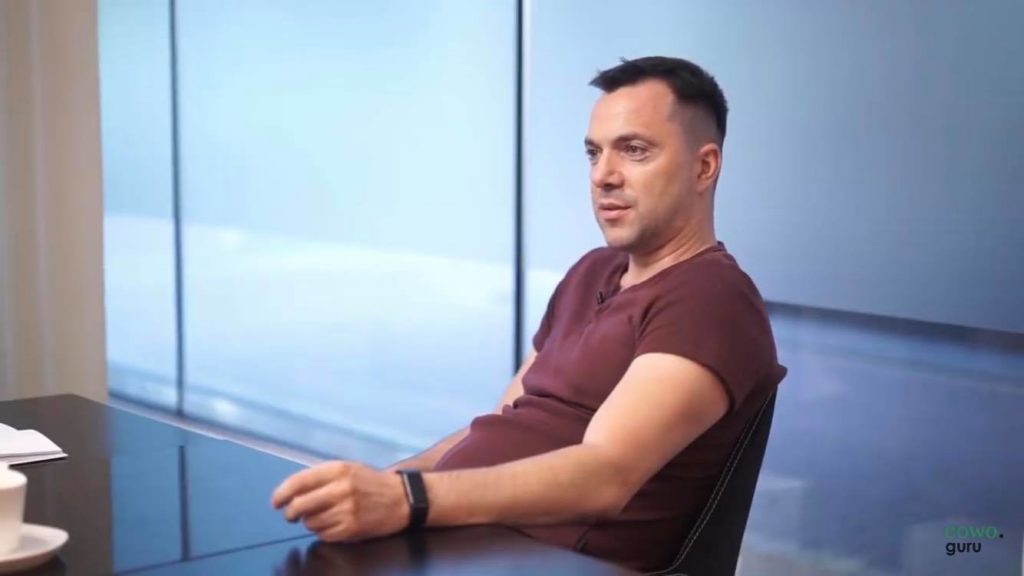 Арестович ушел с должности советника Ермака и представителя украинской делегации в ТКГ