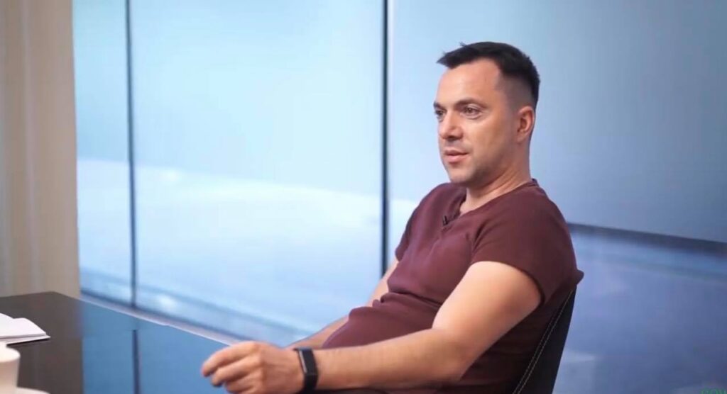 Арестович пішов з посади радника Єрмака та речника української делегації у ТКГ
