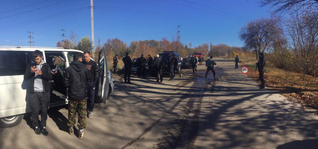 На блокпості у Золотому сталися сутички між протестувальниками і поліцейськими, поліція відкрила вогонь