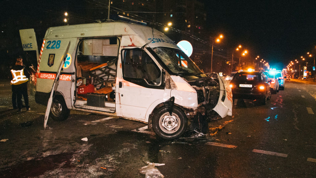У Києві сталась моторошна ДТП з “швидкою”: двоє загиблих, четверо постраждалих