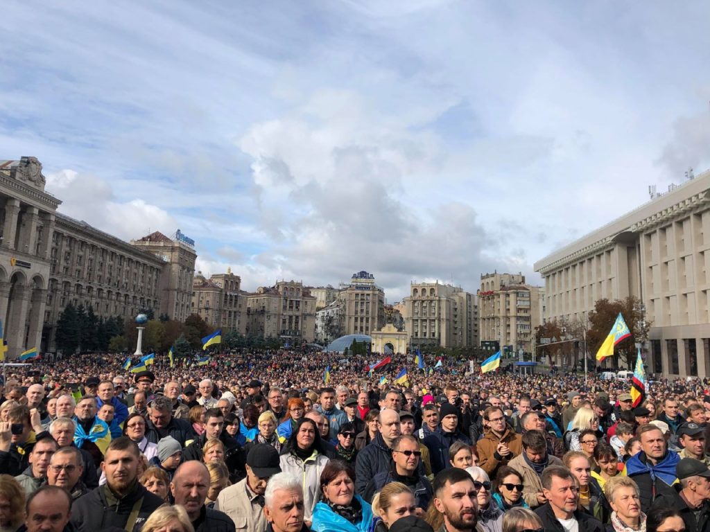 Нет капитуляции: по всей Украине люди вышли на вече против «формулы Штайнмайера»