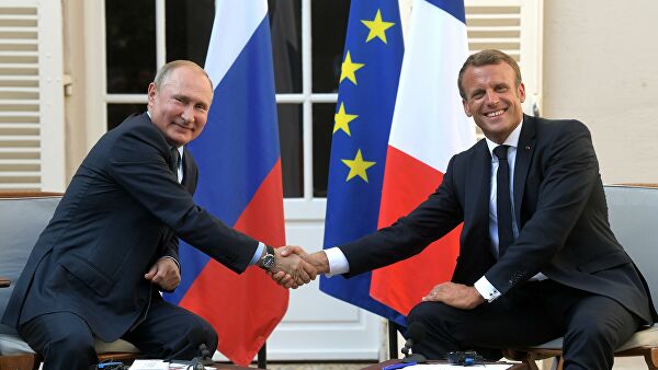 Путін обговорив з Макроном особливий статус окупованого Донбасу
