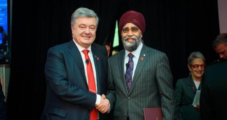 Порошенко обговорив питання військово-технічної допомоги Україні з міністром оборони Канади
