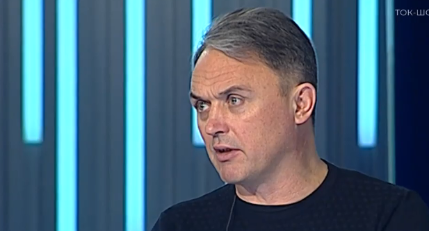 Зеленський в будь-який спосіб намагається врятувати рейтинг “Слуги народу” – Лапін