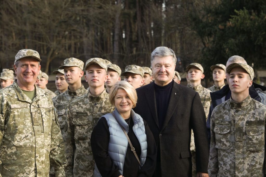 Никто не хочет освобождения родной земли больше чем украинцы — Порошенко посетил Луганщину