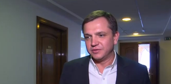 Влада хоче “позакривати рота” всім, хто вказує на її непрофесійність – Павленко