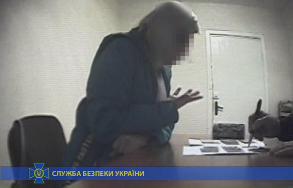 Запугивание, шантаж и угрозы: террористы «ЛНР» хотели завербовать украинскую  чиновницу