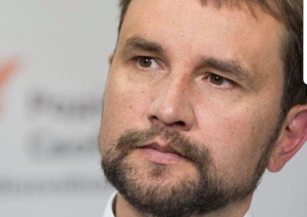 Коли прихильники дефолту розкололи “монобільшість”, “ЄС” підставила плече для порятунку країни – В’ятрович