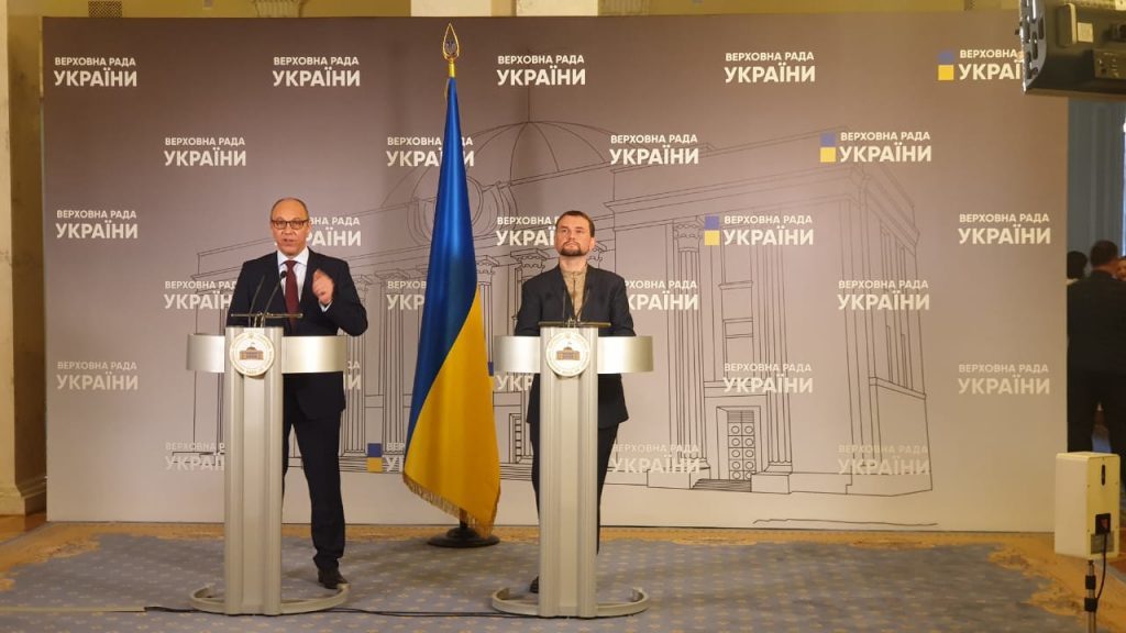 «Слуги народа» намеренно затягивают приведение Вятровича к присяге — Парубий