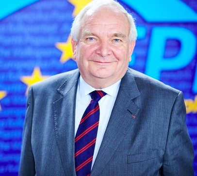 Президент Європейської народної партії занепокоєний переслідуванням українських банкірів та Порошенка