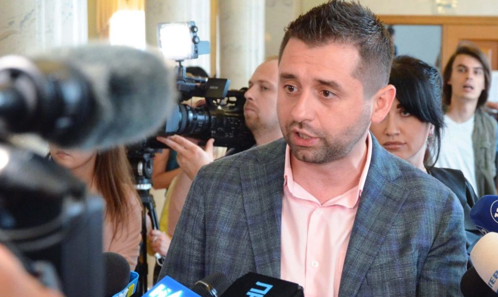 Повна безвідповідальність дрібного політика перед народом і лікарями – Шербак про заяви Арахамії щодо страхування медиків