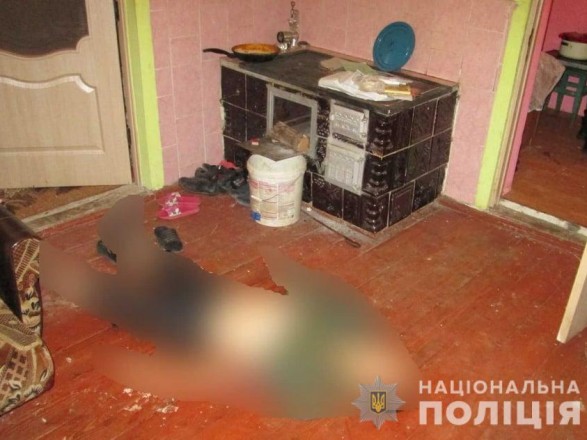 На Закарпатті жінка мітлою вбила співмешканця