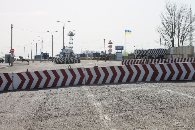 Україна відновлює роботу КПВВ на адмінмежі з окупованим Кримом