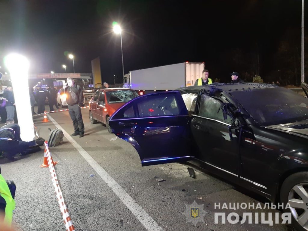 У Києві вибухнув автомобіль: один чоловік загинув, є постраждалі