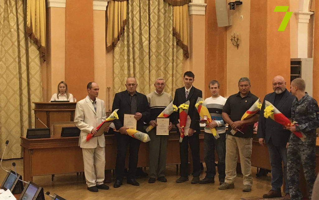 В Одесі нагородили рятувальників, які евакуювали людей з танкера DELFI