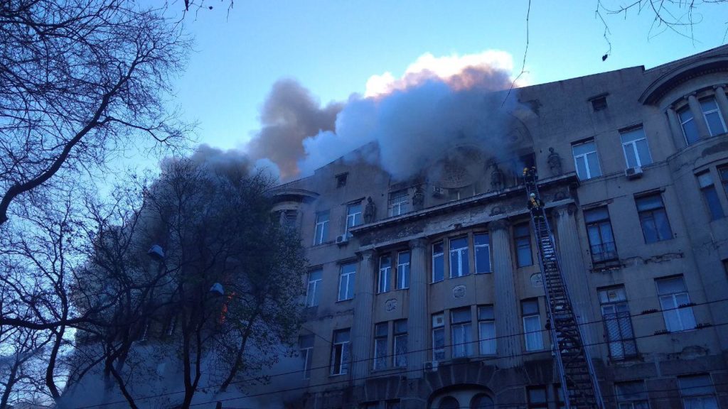 В больнице Одессы умерла женщина, пострадавшая при пожаре в колледже