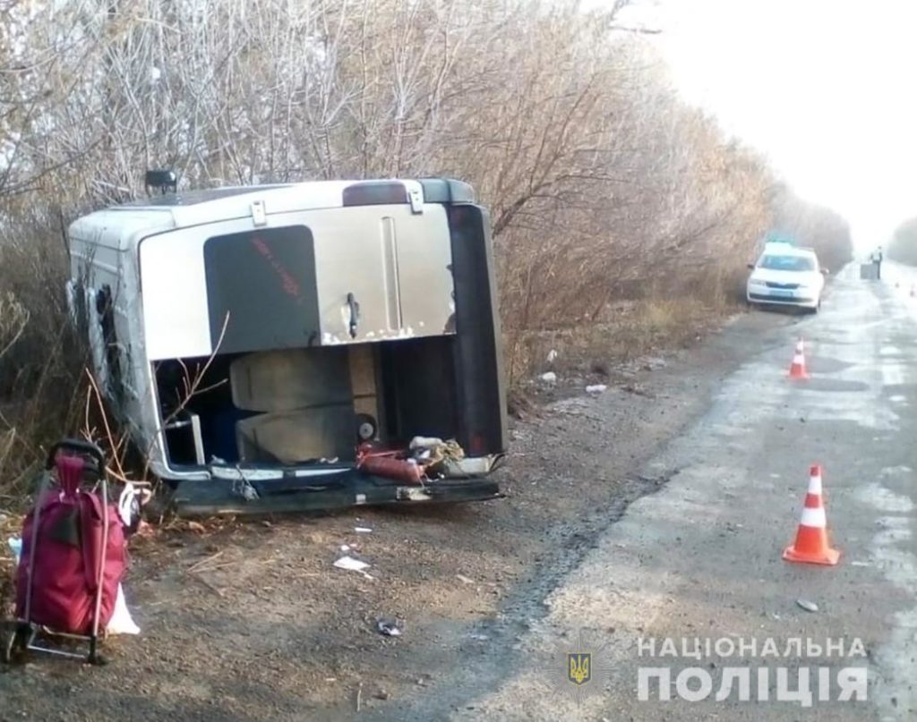 На Житомирщині перевернувся пасажирський мікроавтобус: є постраждалі