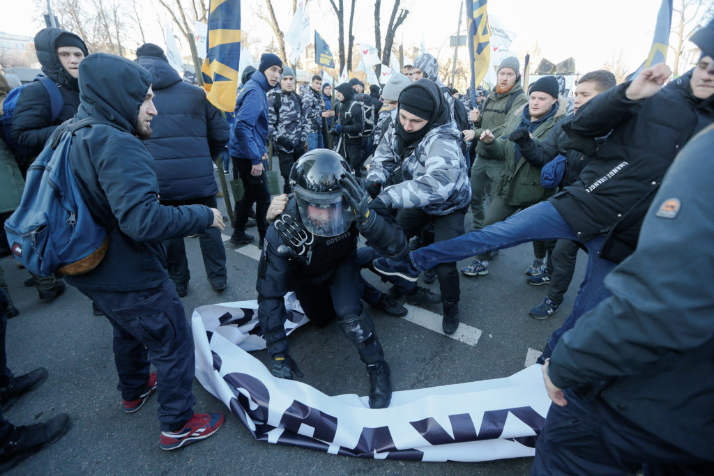 Во время столкновений под Верховной Радой задержаны 26 человек