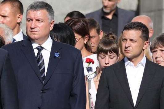 Аваков і Зеленський ухилились від відповіді на запитання про домовленість щодо розслідування вбивства Шеремета