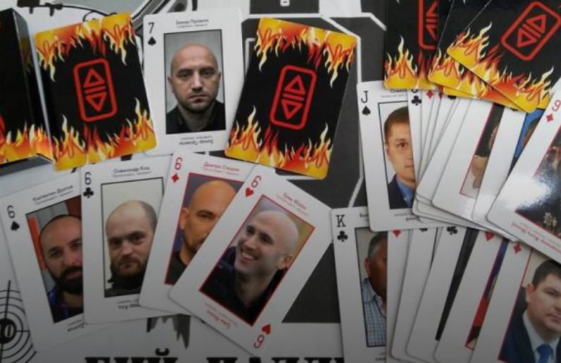 Легендарна колода карт бійців АТО “Бий падлюку” стала експонатом державного музею у Росії