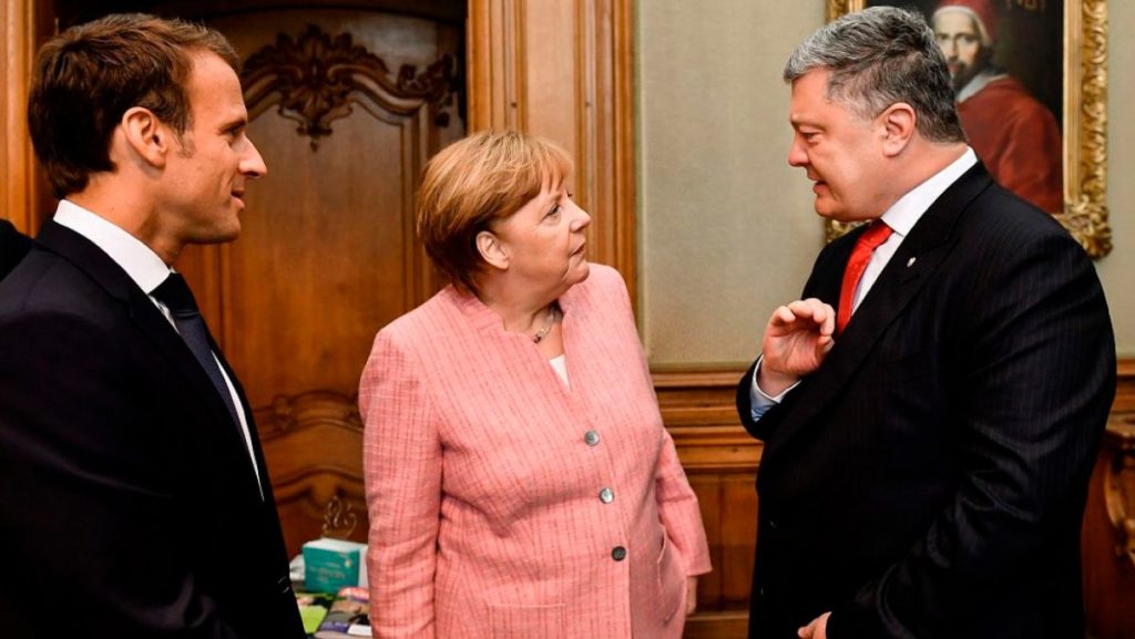 Дорожная карта деоккупации, миротворцы ООН и никакого газа — Порошенко дал совет Зеленскому перед Нормандским саммитом