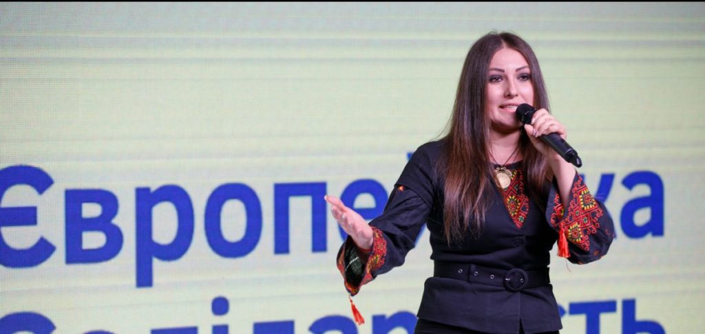 Відводячи війська, влада віддає на поталу ворогу цивільне населення – Федина
