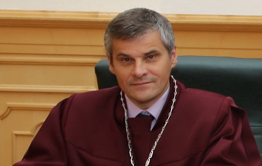 Звільнився один з противників скандального голови КС Шевчука