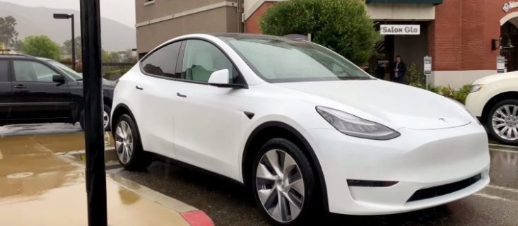 Tesla тестує автомобіль з двома моторами: відео