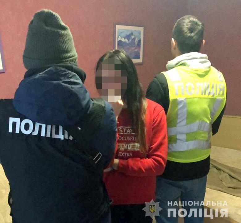 У Києві 23-річна дівчина утримувала кілька будинків розпусти