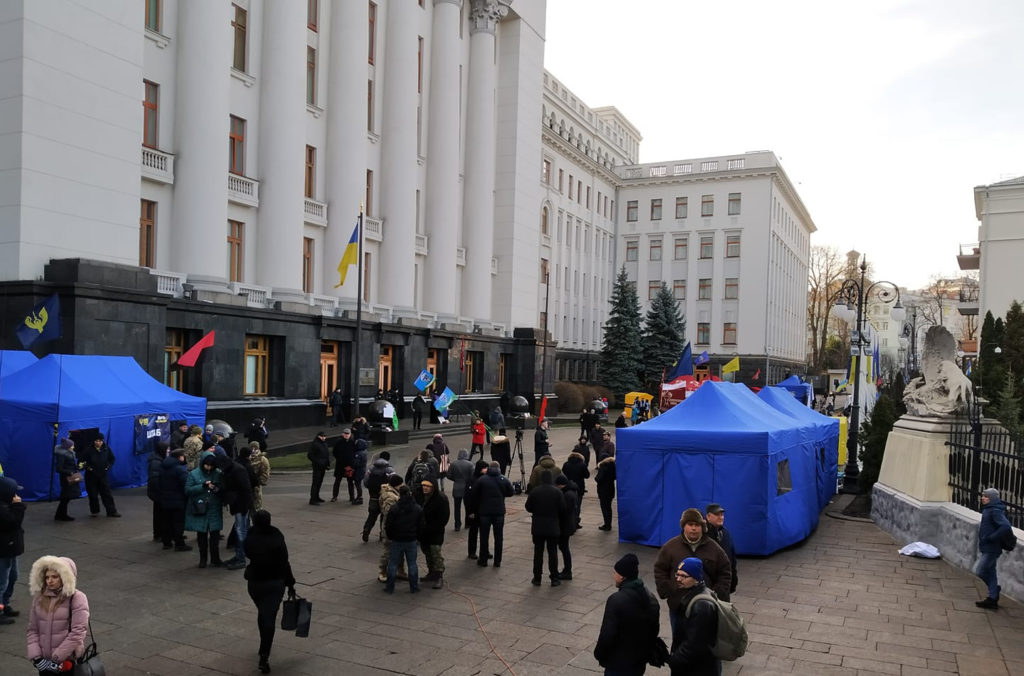 “Варта на Банковій”. Правоохоронці встановили металошукачі під ОП