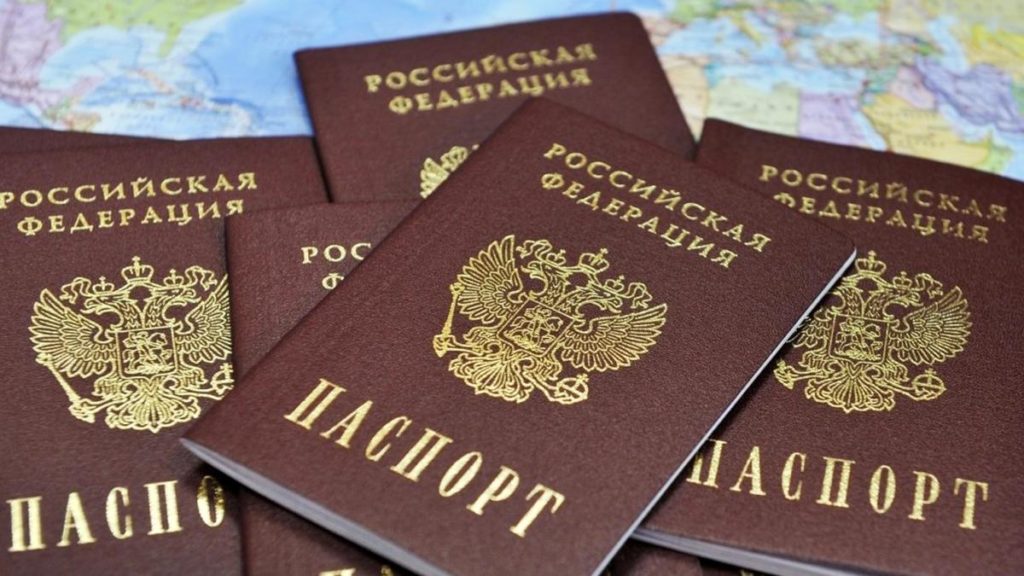 Росія заявляє, що видала майже 200 тис паспортів в ОРДЛО