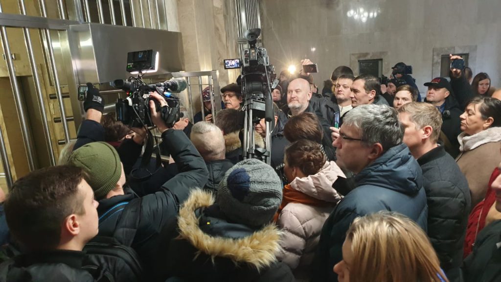 Призначення Бабікова і “плівки Труби”: нардепів від “Європейської Солідарності” не впустили до будівлі ДБР