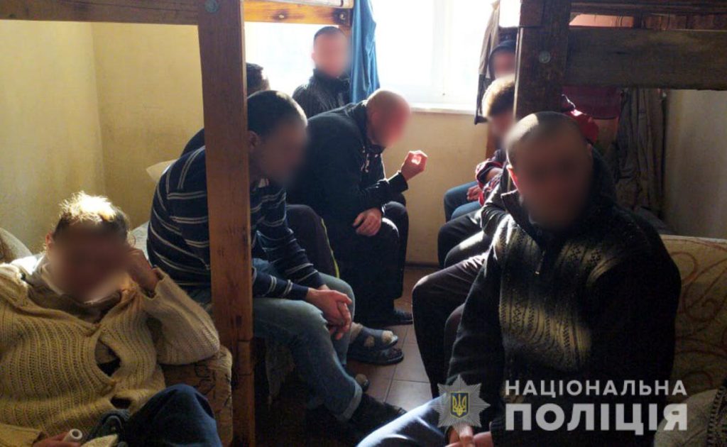 На Донеччині правоохоронці з рабського полону звільнили понад 30 осіб