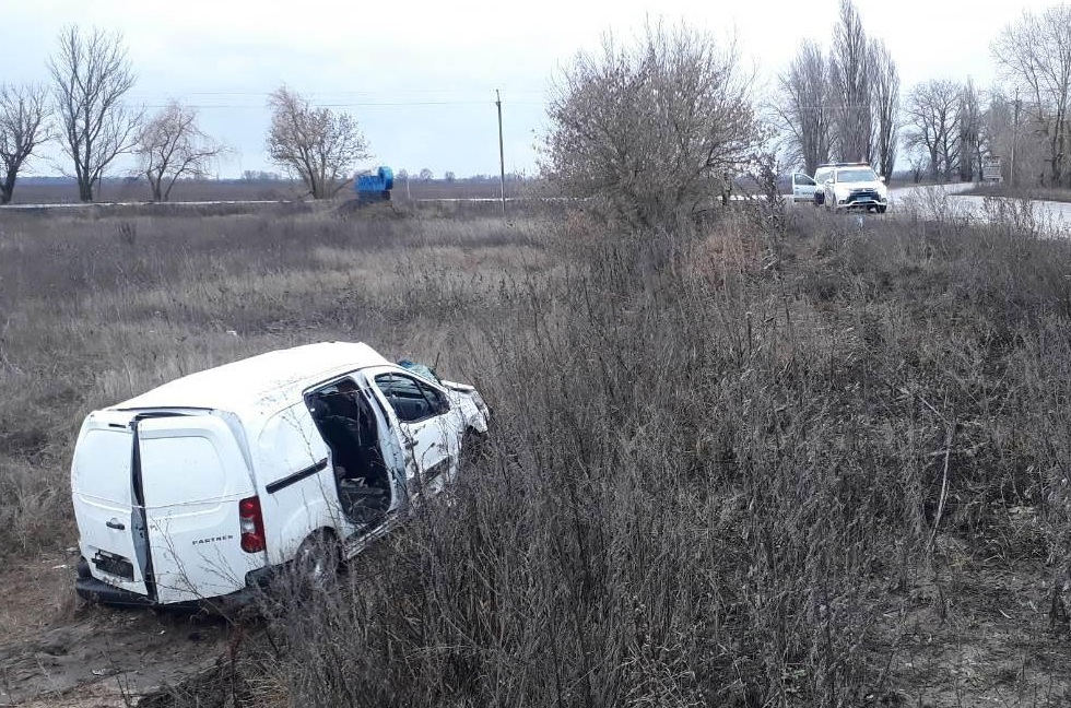 В Киевской области пьяный подросток взял без разрешения автомобиль и вылетел в кювет, есть жертвы
