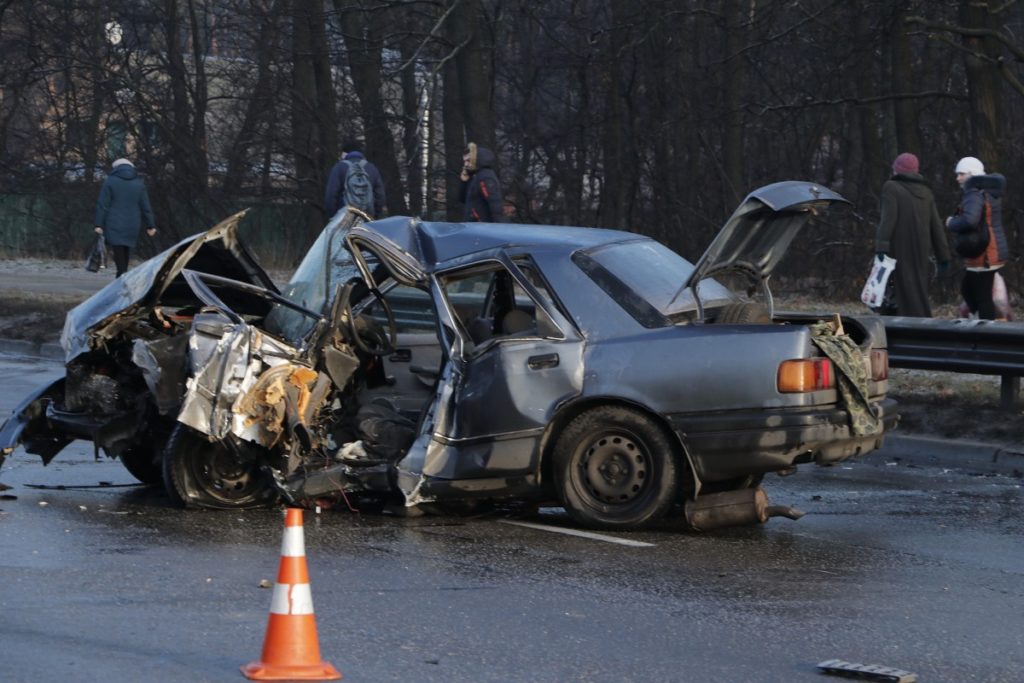 В Киеве на Братиславской водитель Mitsubishi разбил Ford: фото смертельной аварии